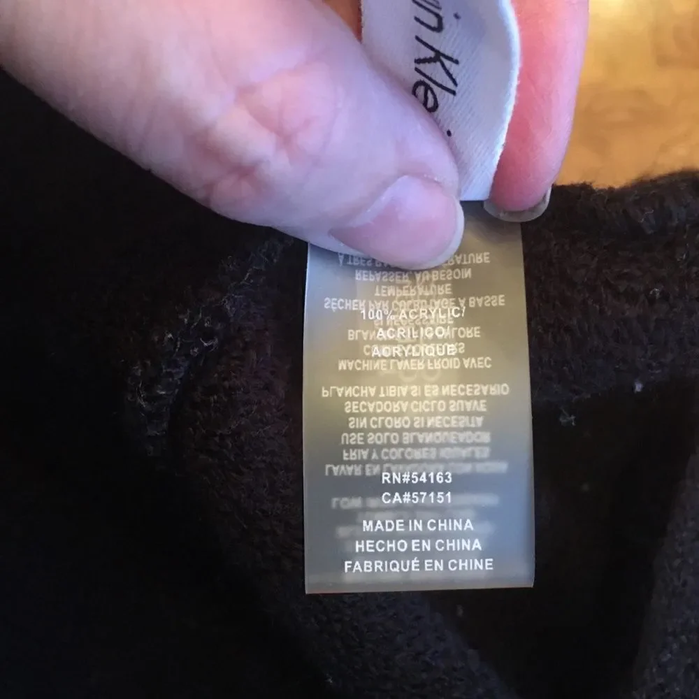 BLACK CALVIN Klein Circle Scarf!
